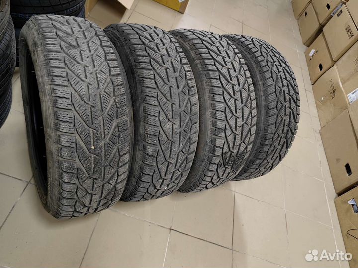 Kormoran Snow 215/55 R17 98V