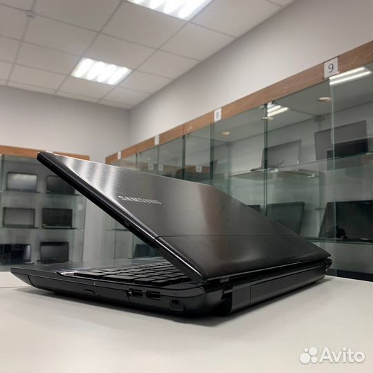 Ноутбук Samsung (Core i5/ 8gb/ 620M/ SSD)