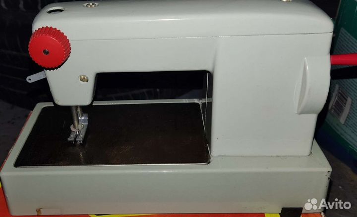 Детская швейная машинка