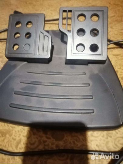 Игровой руль с педалями