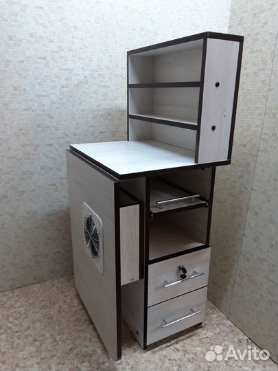 Маникюрный стол под вытяжку