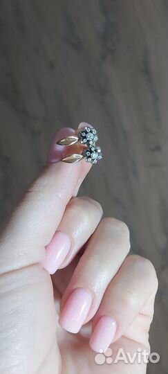 Золотые серьги с бриллиантами