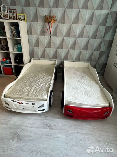 Детская кровать машинка с матрасом бу