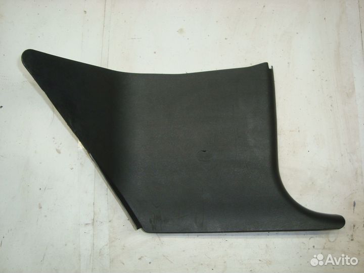 Накладка передней стойки внутри нижняя правая W210