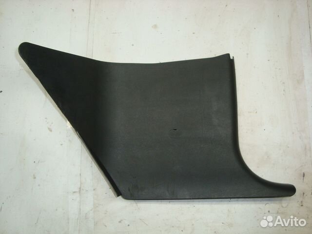 Накладка передней стойки внутри нижняя правая W210