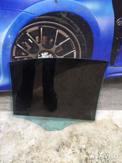 Заднее левое стекло и левая форточка Mercedes W211