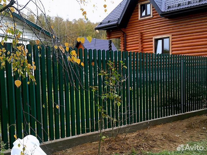 Забор из евроштакетника