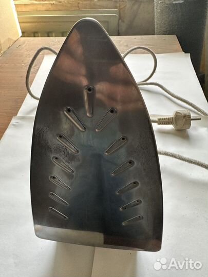 Утюг паровой Unit. В рабочем состоянии