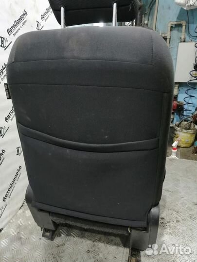Сиденье переднее левое Nissan Tiida C11