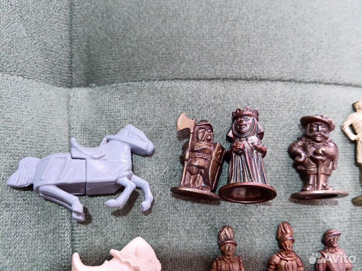 Солдатики Киндер Швейцарцы, шотландцы, рыцари