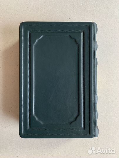 Стихотворения. Тютчев, Фет (подарочная кож. книга)