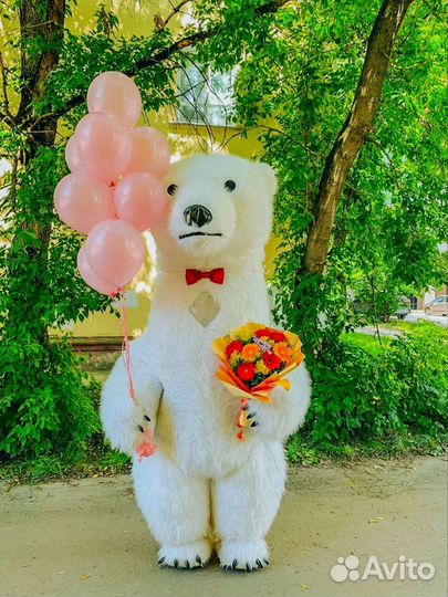 Белый мишка на праздник