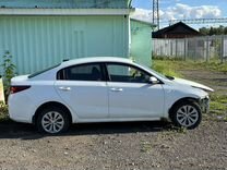 Kia Rio 1.4 MT, 2019, битый, 158 000 км, с пробегом, цена 550 000 руб.