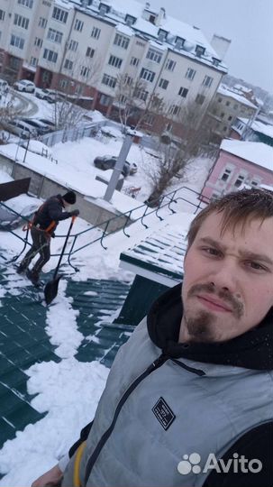 Уборка снега с крыши