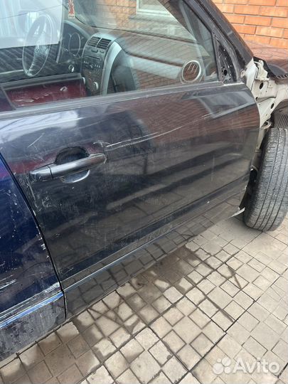Передняя левая дверь Suzuki Grand Vitara