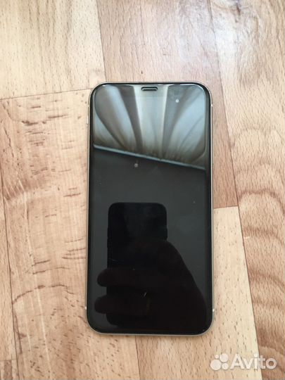 Телефон iPhone 11