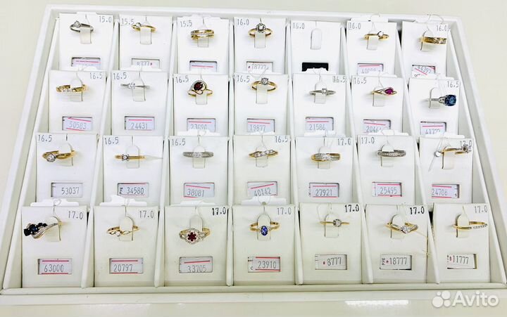 Золотое кольцо из белого золота с бриллиантом