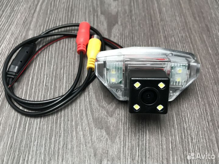 Камера заднего вида для Honda CR-V 2006-2018