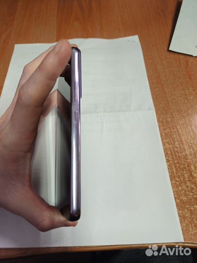 Samsung Galaxy S22, 8/256 ГБ