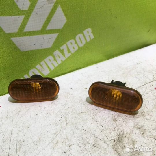 Повторитель на крыло желтый Рено Клио 2 Симбол