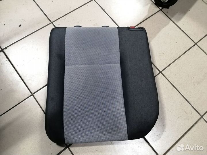 Спинка заднего сиденья левая Фабия 2 рестайлинг