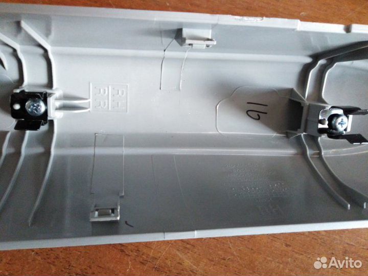 Накладка крепления рейлинга задняя правая Kia