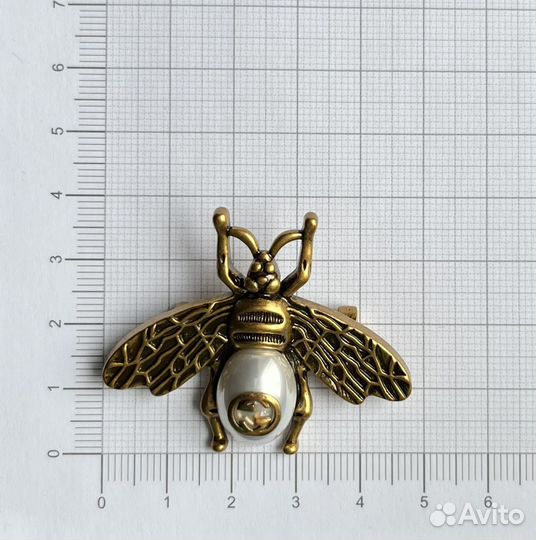 Брошь пчела