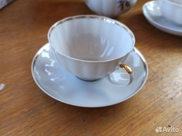 Фарфоровый чайный сервиз