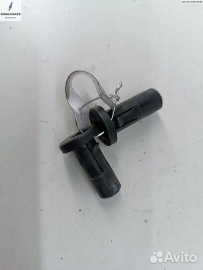 Кронштейн радиатора 8D0121200 на Audi A4 B5 (1994-2001)