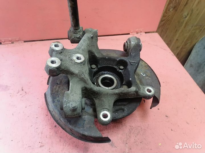 Кулак задний левый Chevrolet Captiva C140