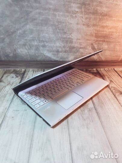 Ноутбук Sony Vaio бeлый / Cоrе i5 / Radеоn
