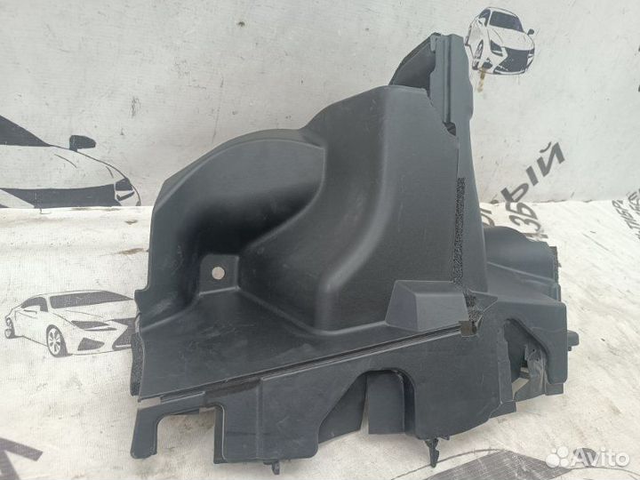 Дефлектор радиатора передний левый Toyota Land