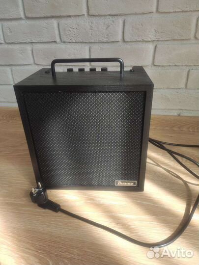 Продаю комбик для басса Ibanez