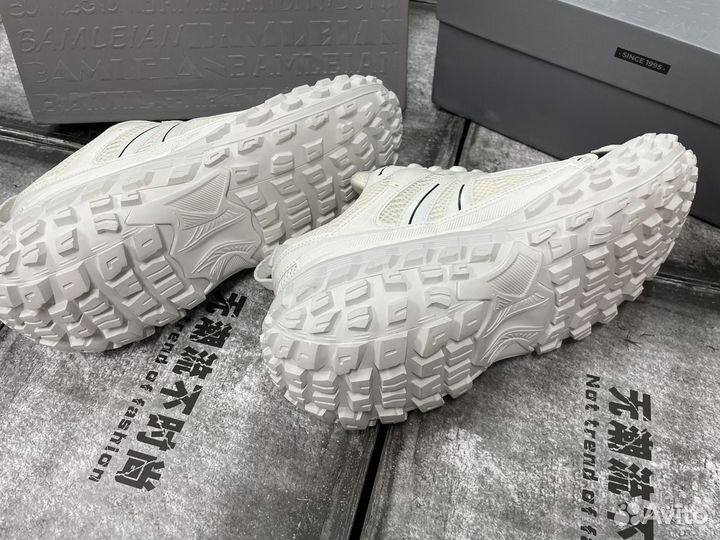 Balenciaga Defender Type White 43 size