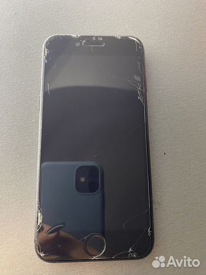 Телефон iPhone 8