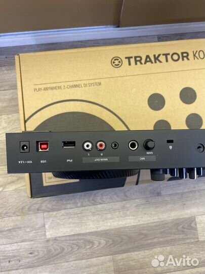 DJ-контроллер Traktor Kontrol S2