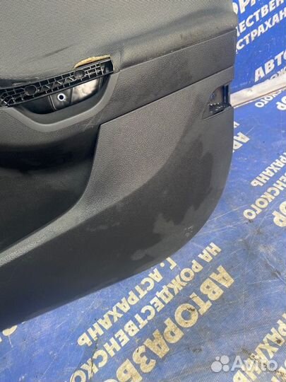 Передняя правая обшивка двери Ford Focus 3 седан