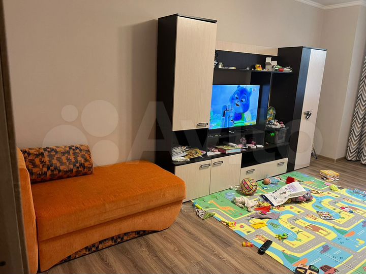 2-к. квартира, 60 м², 1/10 эт.