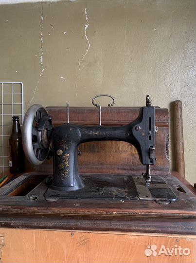 Швейная машинка Зингер ножная