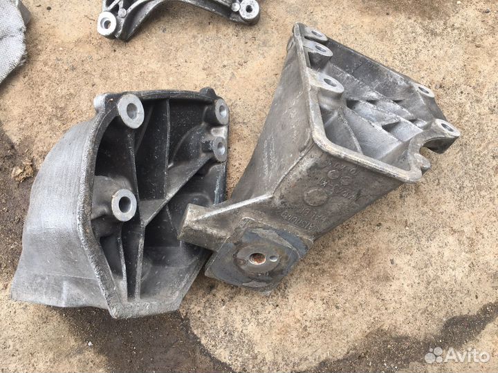 Кронштейн двигателя Porsche Panamera 970