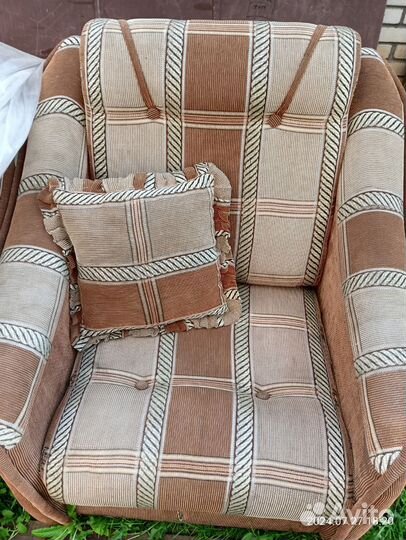 Диван и два кресла