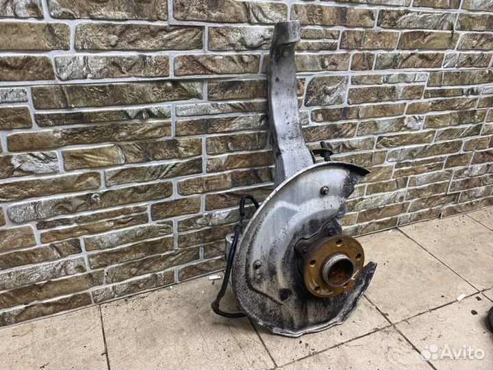 Цапфа/кулак поворотный передний правый Volvo XC90