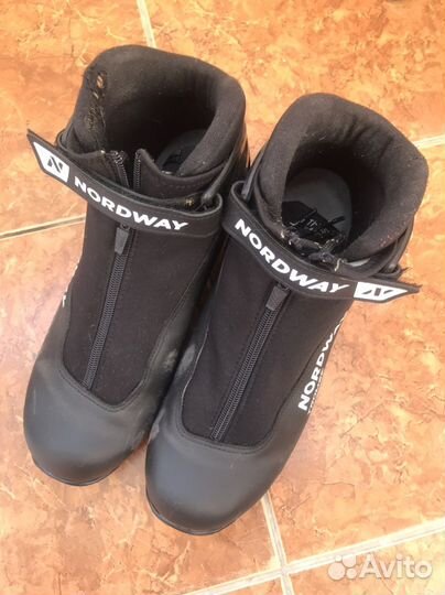 Лыжные ботинки