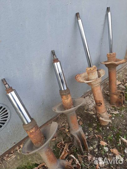 Амортизаторы subaru impreza KYB