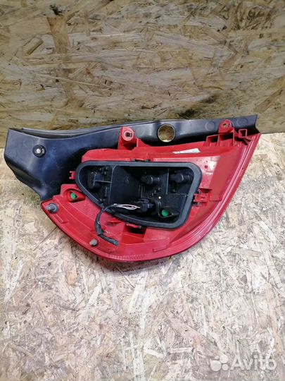 Фонарь правый Renault Clio 3 хетчбек рест