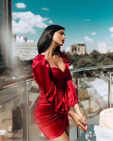 Вечернее атласное платье