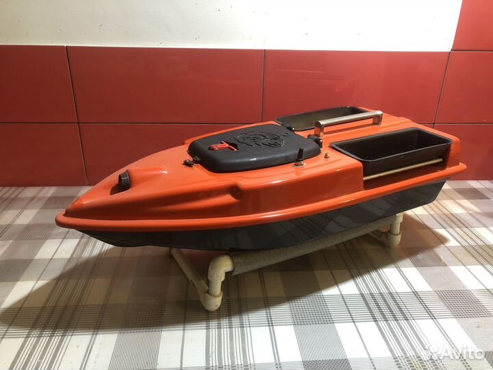 Прикормочный кораблик с gps и эхолотом