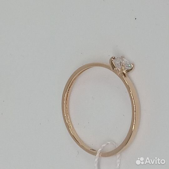 Кольцо с синтетическим камнем Золото