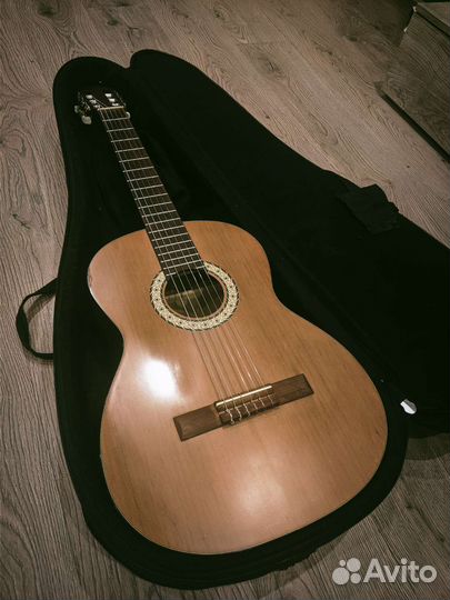 Классическая гитара Cremona