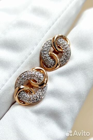 Серьги с синтетическим камнем Золото